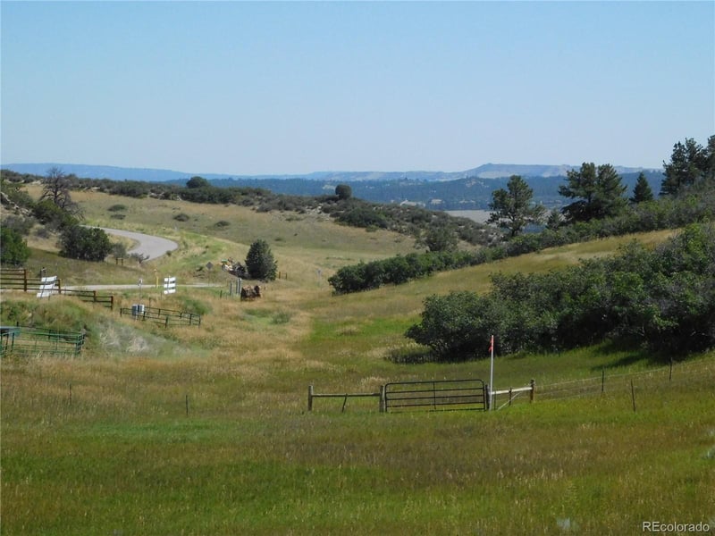 5905 Country Club Dr, Larkspur, CO 80118