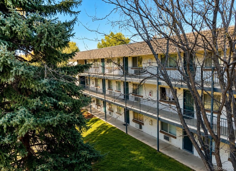 2225 S Jasmine St #302, Denver, CO 80222