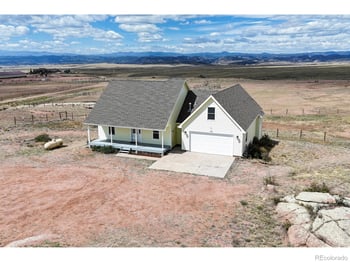 176 Chuckwagon Ln, Livermore, CO 80536