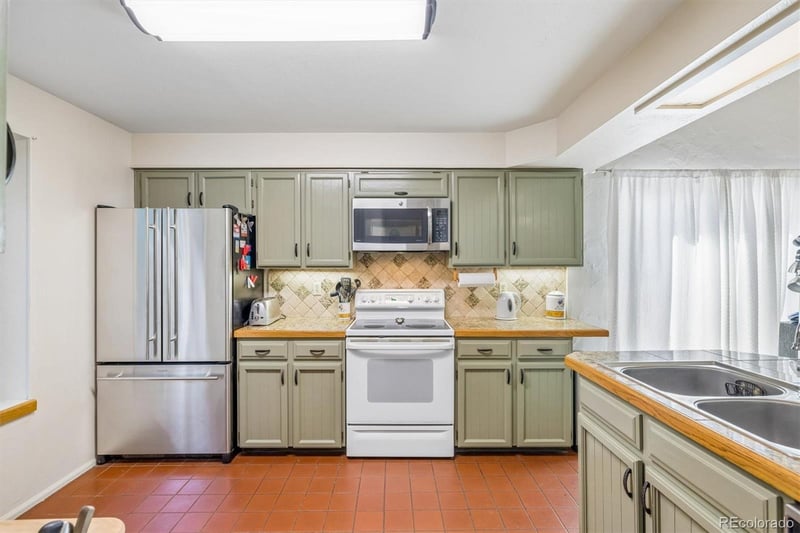 5576 W 75th Dr, Arvada, CO 80003