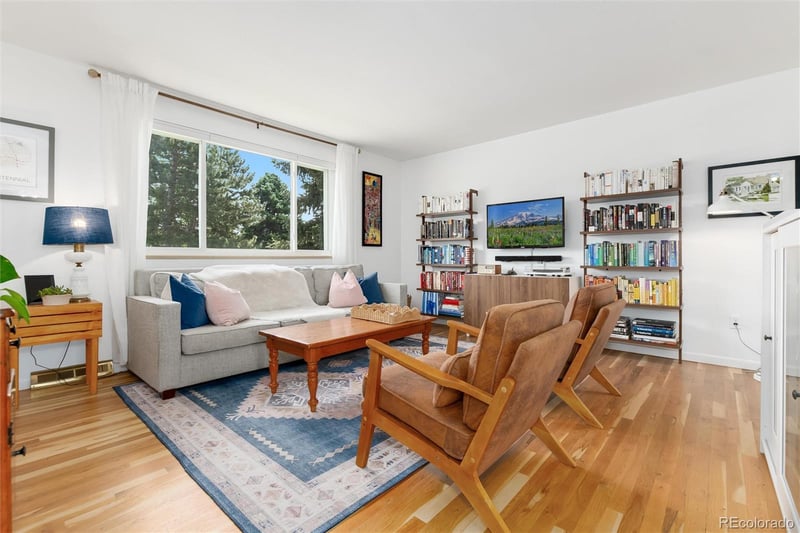 7175 S Penrose Ct, Centennial, CO 80122