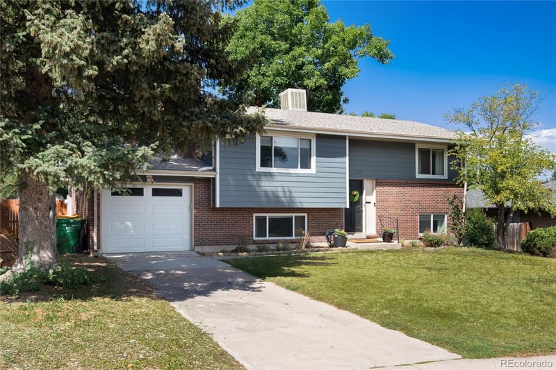 7175 S Penrose Ct, Centennial, CO 80122