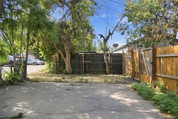 1608 Oakland St, Aurora, CO 80010