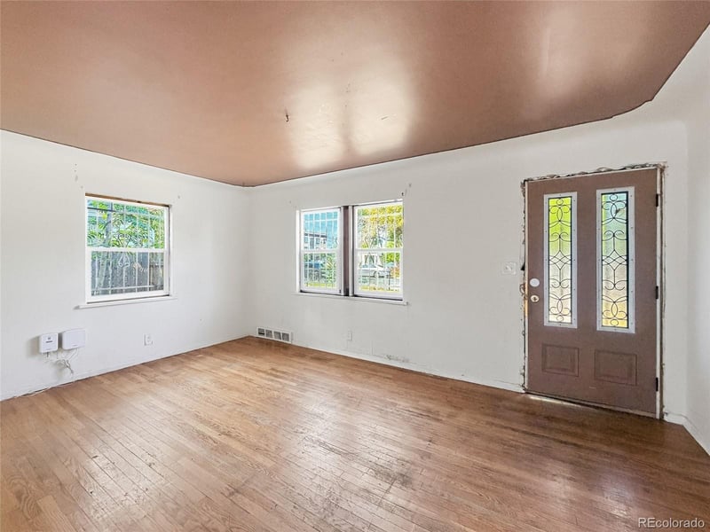 1608 Oakland St, Aurora, CO 80010