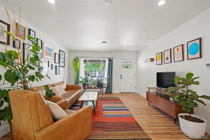 931 Tucson St, Aurora, CO 80011