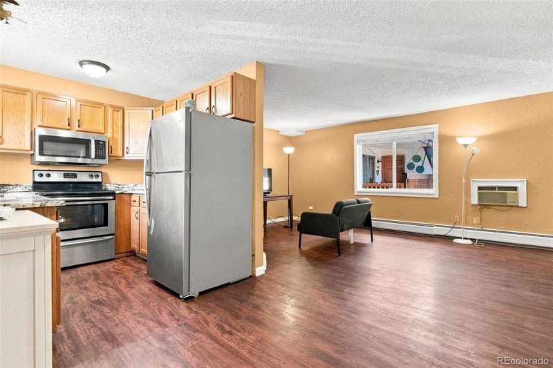1525 S Holly St #208, Denver, CO 80222