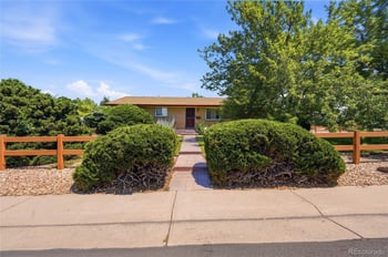 7290 S Penrose Ct, Centennial, CO 80122