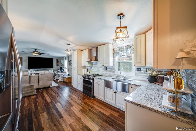 109 Larch Dr, Log Lane Village, CO 80705