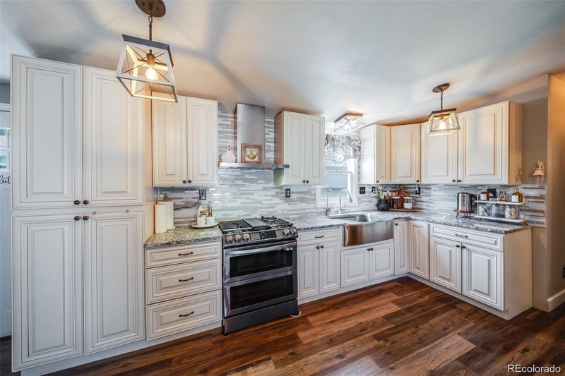 109 Larch Dr, Log Lane Village, CO 80705
