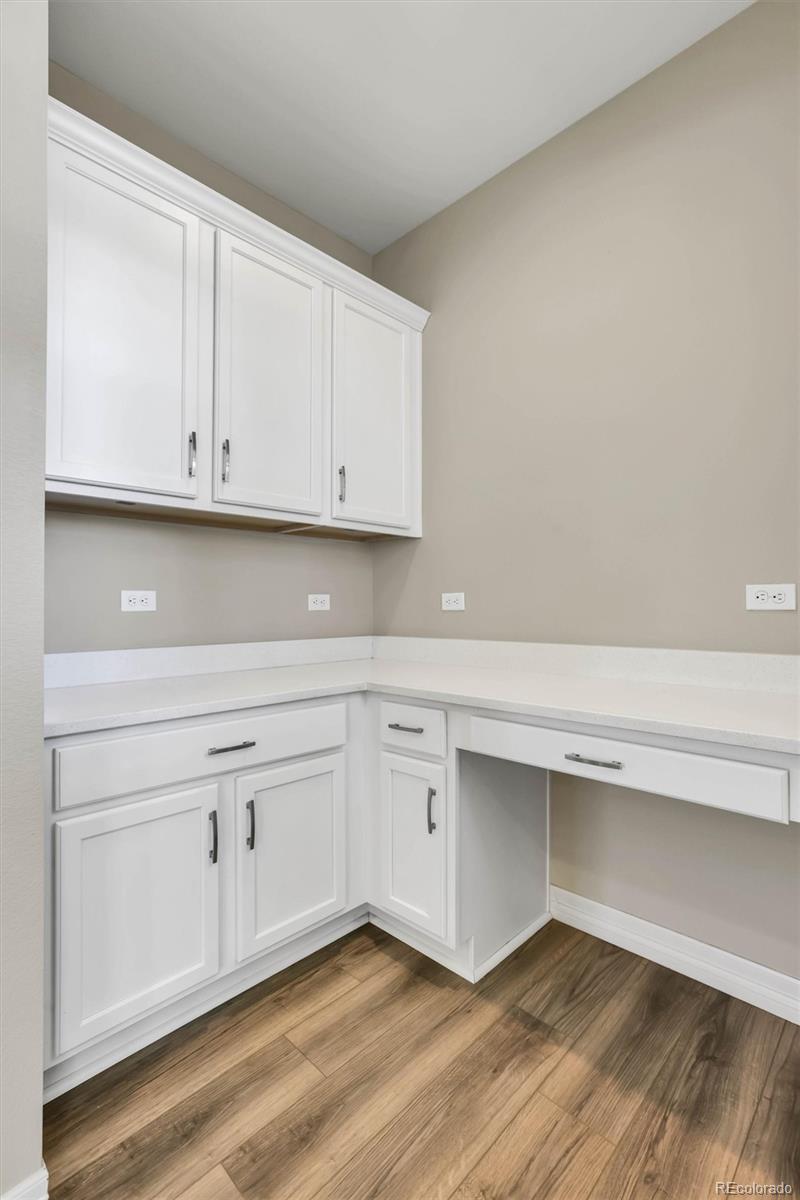 257 S Scottsburg Ct, Aurora, CO 80018