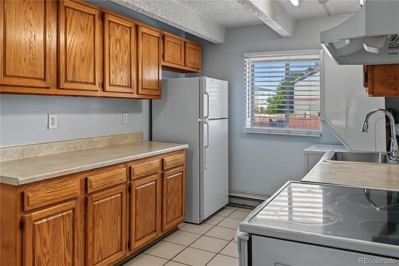 1180 Yosemite St, Denver, CO 80220