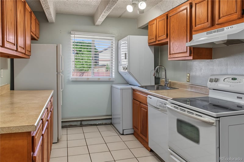 1180 Yosemite St, Denver, CO 80220
