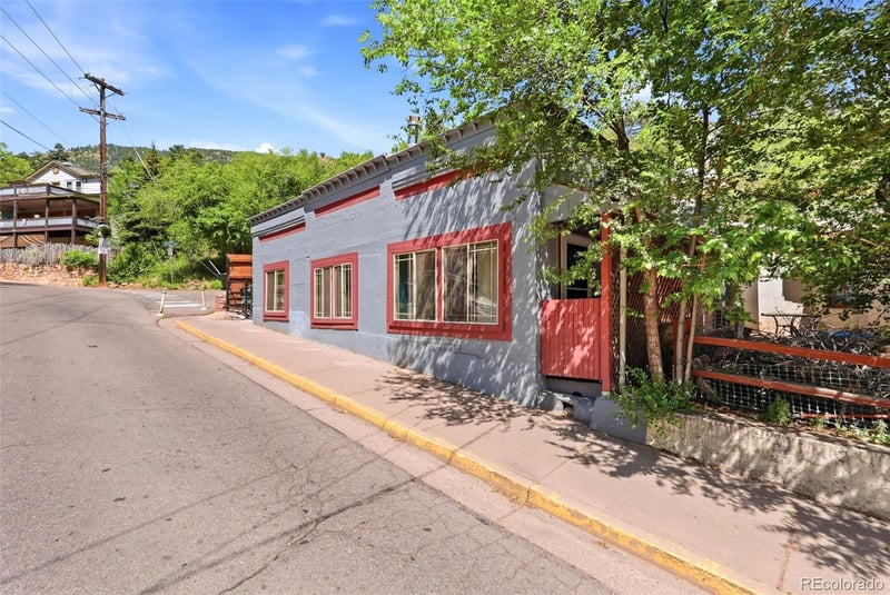 370 Ruxton Ave, Manitou Springs, CO 80829