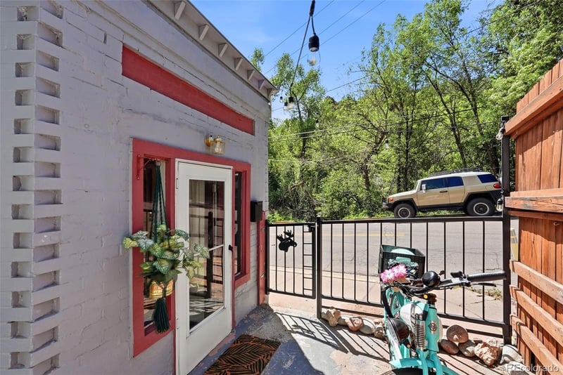 370 Ruxton Ave, Manitou Springs, CO 80829
