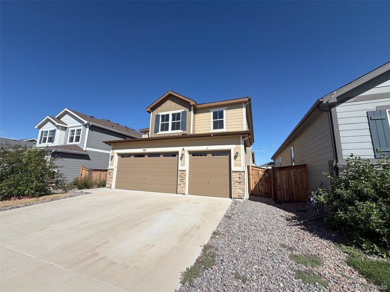 951 N Vandriver Way, Aurora, CO 80018