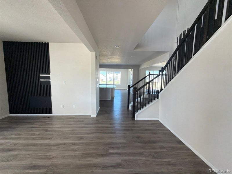 951 N Vandriver Way, Aurora, CO 80018