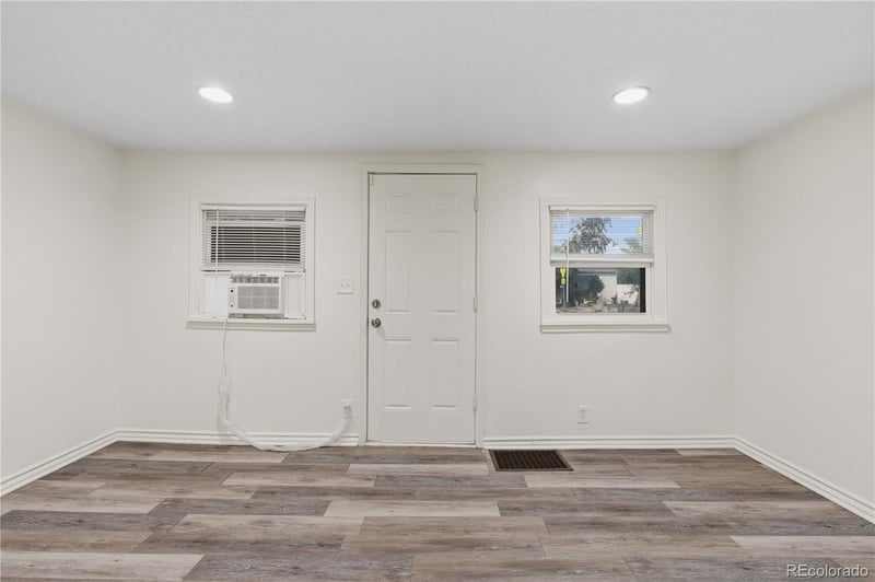564 S Stuart St, Denver, CO 80219
