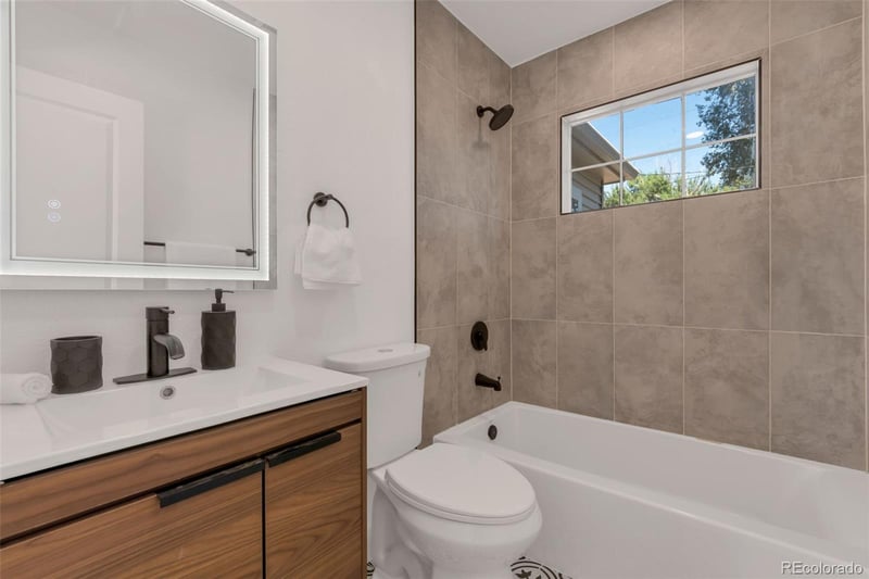 1780 Nome St, Aurora, CO 80010