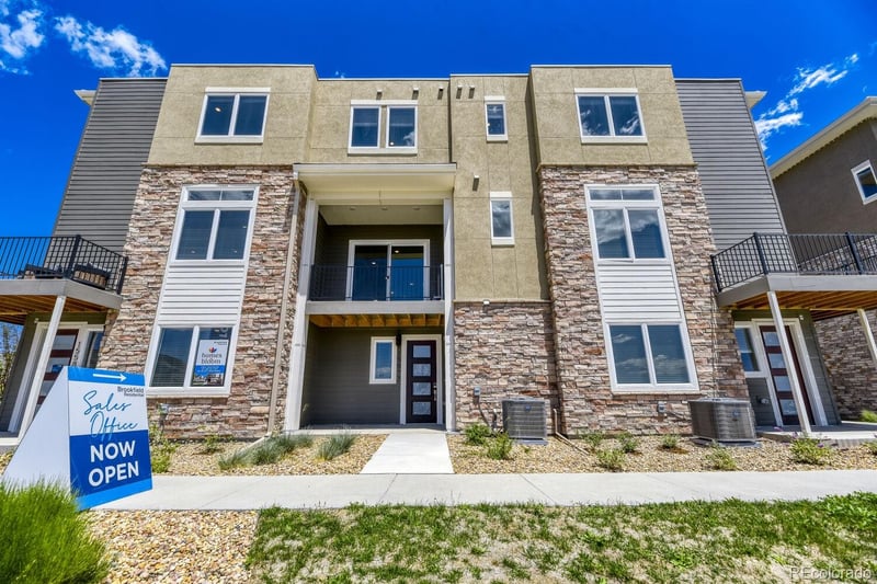 15577 W Washburn Dr, Lakewood, CO 80228