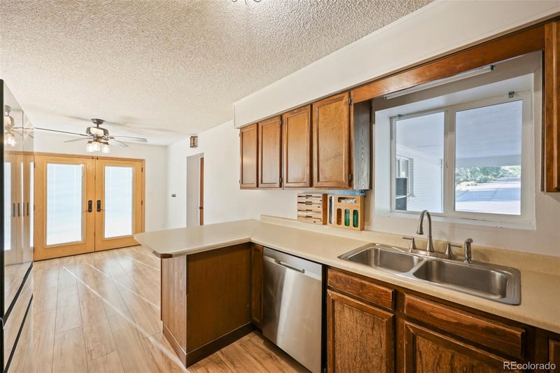 9275 W 8th Ave, Lakewood, CO 80215