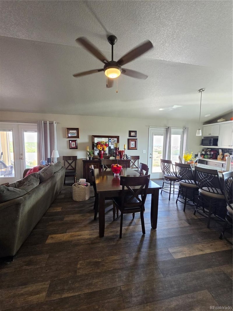 4131 Black Horse Dr, Pueblo, CO 81004