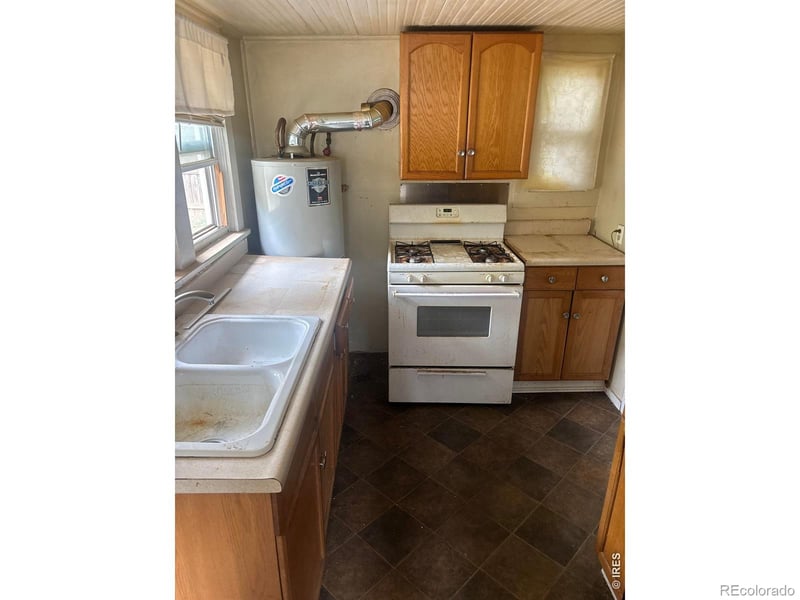 18 S Greeley Ave, Johnstown, CO 80534