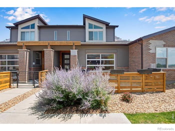19570 E Sunset Cir, Aurora, CO 80015