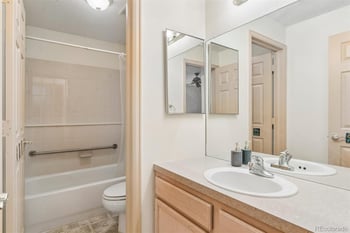 1445 S Chambers Rd #101, Aurora, CO 80017
