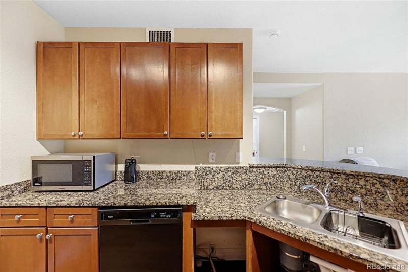 9059 E Panorama Cir #B111, Englewood, CO 80112