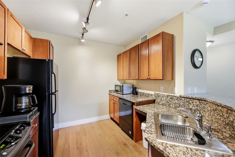 9059 E Panorama Cir #B111, Englewood, CO 80112