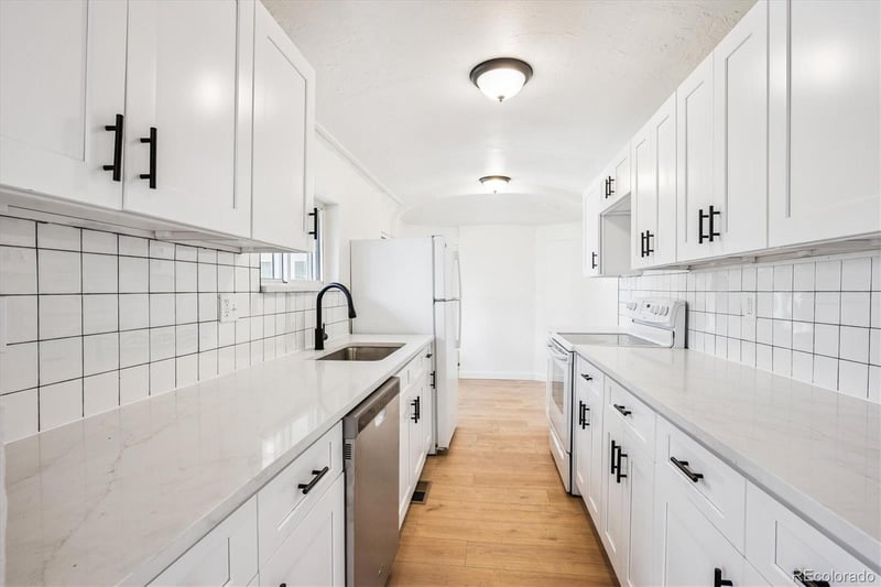 2110 Eagle Cir, Aurora, CO 80011