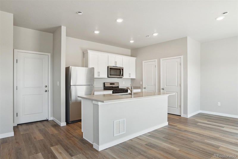 48160 Shetland Dr, Bennett, CO 80102