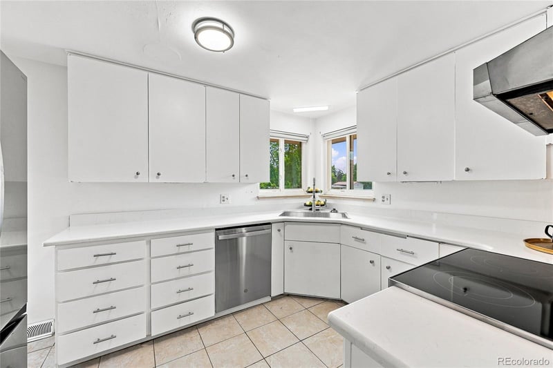 6150 Carr St, Arvada, CO 80004