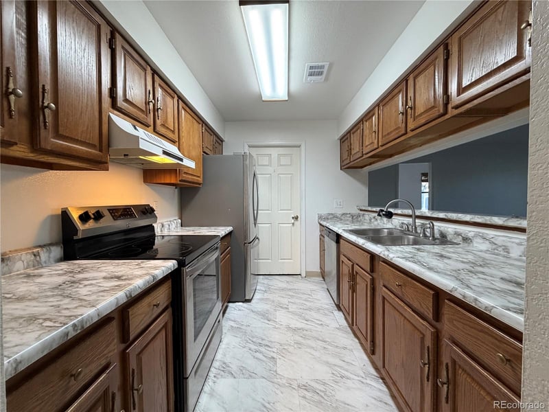 12043 W Cross Dr #107, Littleton, CO 80127