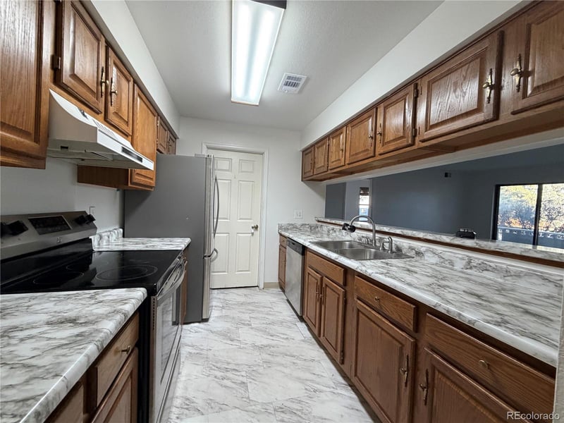 12043 W Cross Dr #107, Littleton, CO 80127