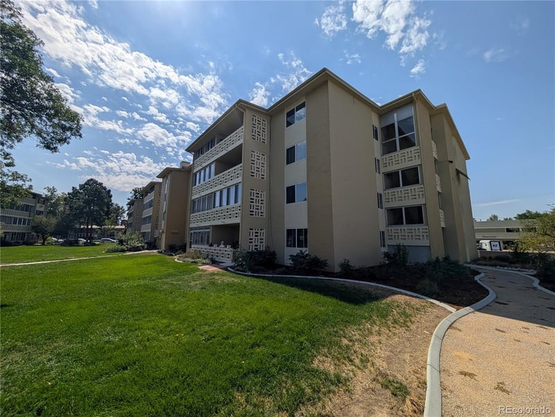 580 S Clinton St #9B, Denver, CO 80247