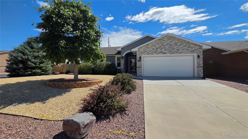 2224 Crestwood Ln, Pueblo, CO 81008