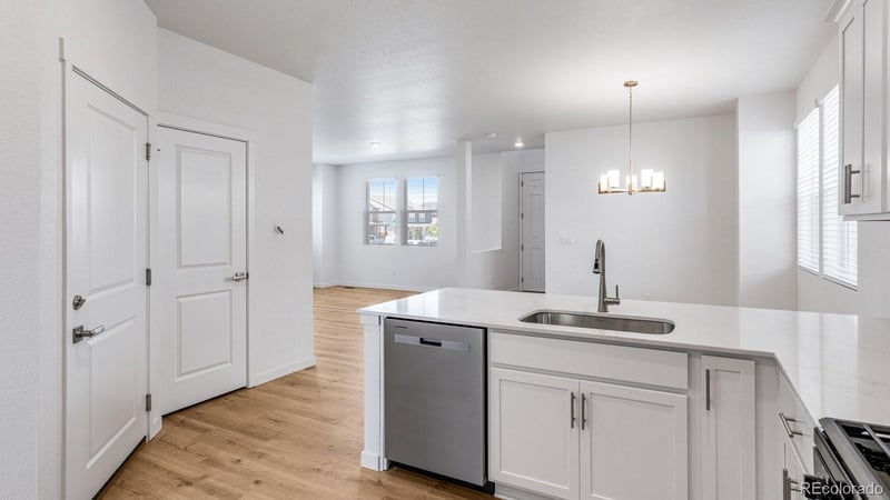 677 N Ukraine St, Aurora, CO 80018