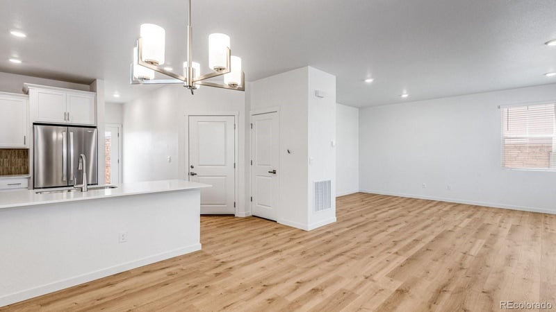 677 N Ukraine St, Aurora, CO 80018