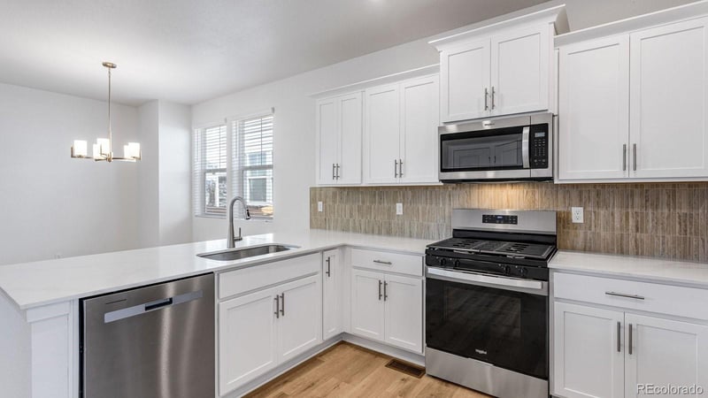 677 N Ukraine St, Aurora, CO 80018
