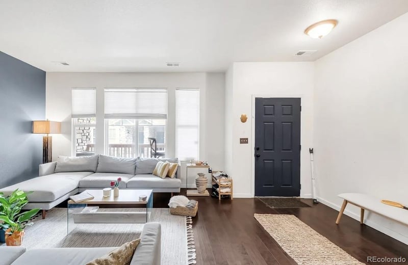 571 S Mobile Pl, Aurora, CO 80017