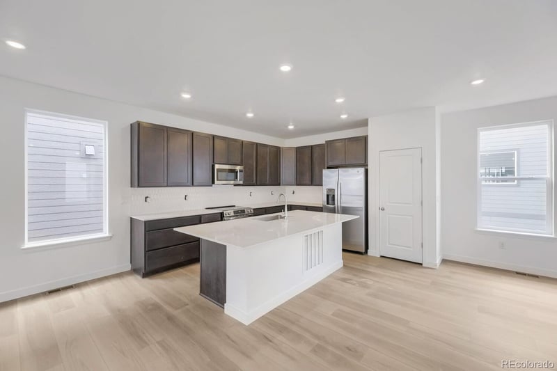 7709 S Mobile Way, Centennial, CO 80016
