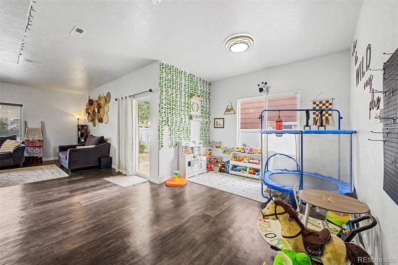 2220 Inspiration Ln, Pueblo, CO 81008