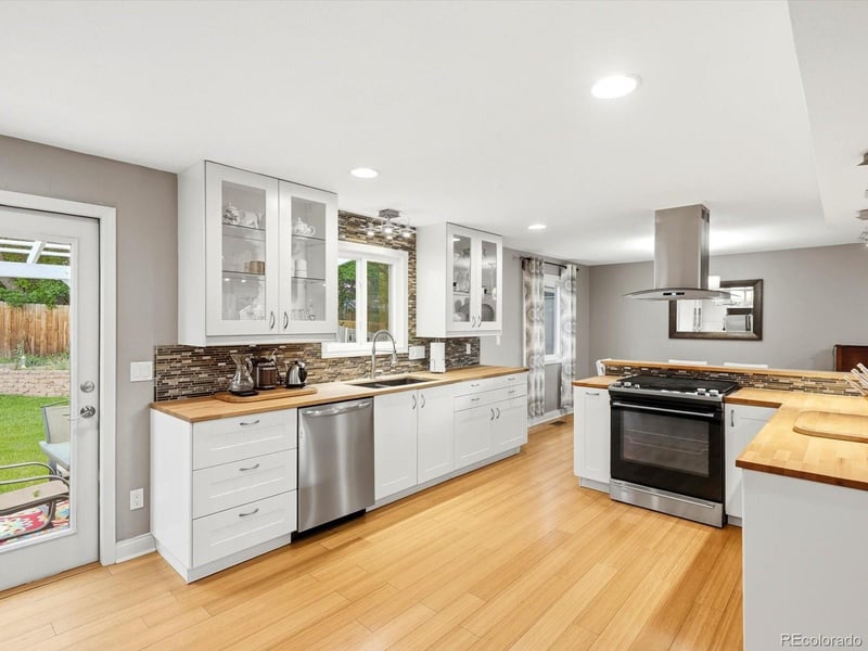 9105 W Bellwood Pl, Denver, CO 80123