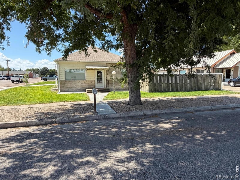 307 16th St, Burlington, CO 80807