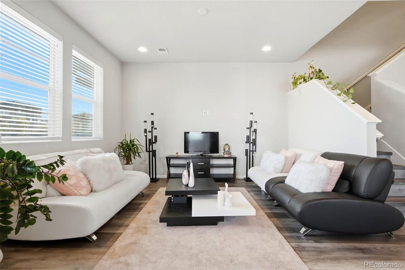 16291 Bolling Dr, Denver, CO 80239