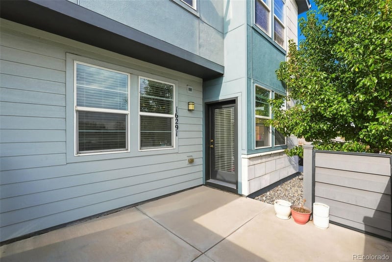 16291 Bolling Dr, Denver, CO 80239