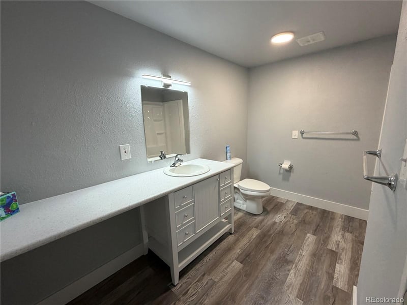 209 E Highline Cir #202, Centennial, CO 80122