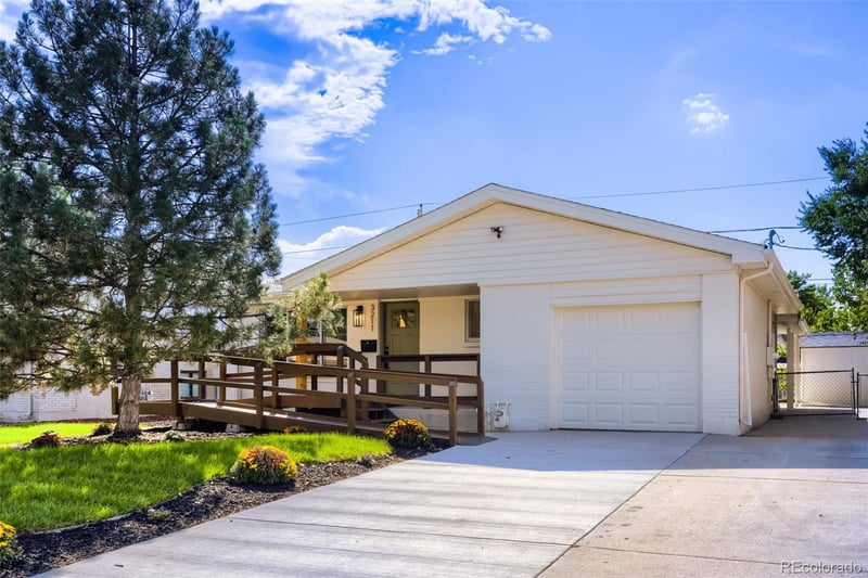 3211 Billings St, Aurora, CO 80011