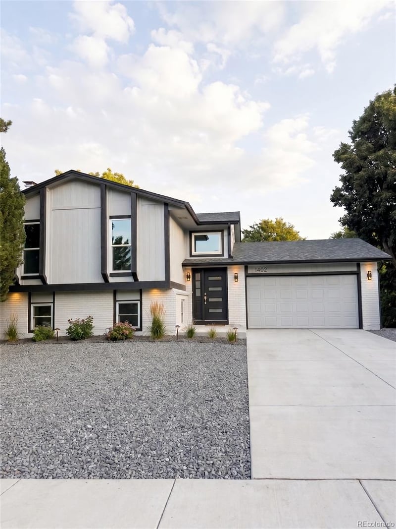 18842 E Oregon Dr, Aurora, CO 80017